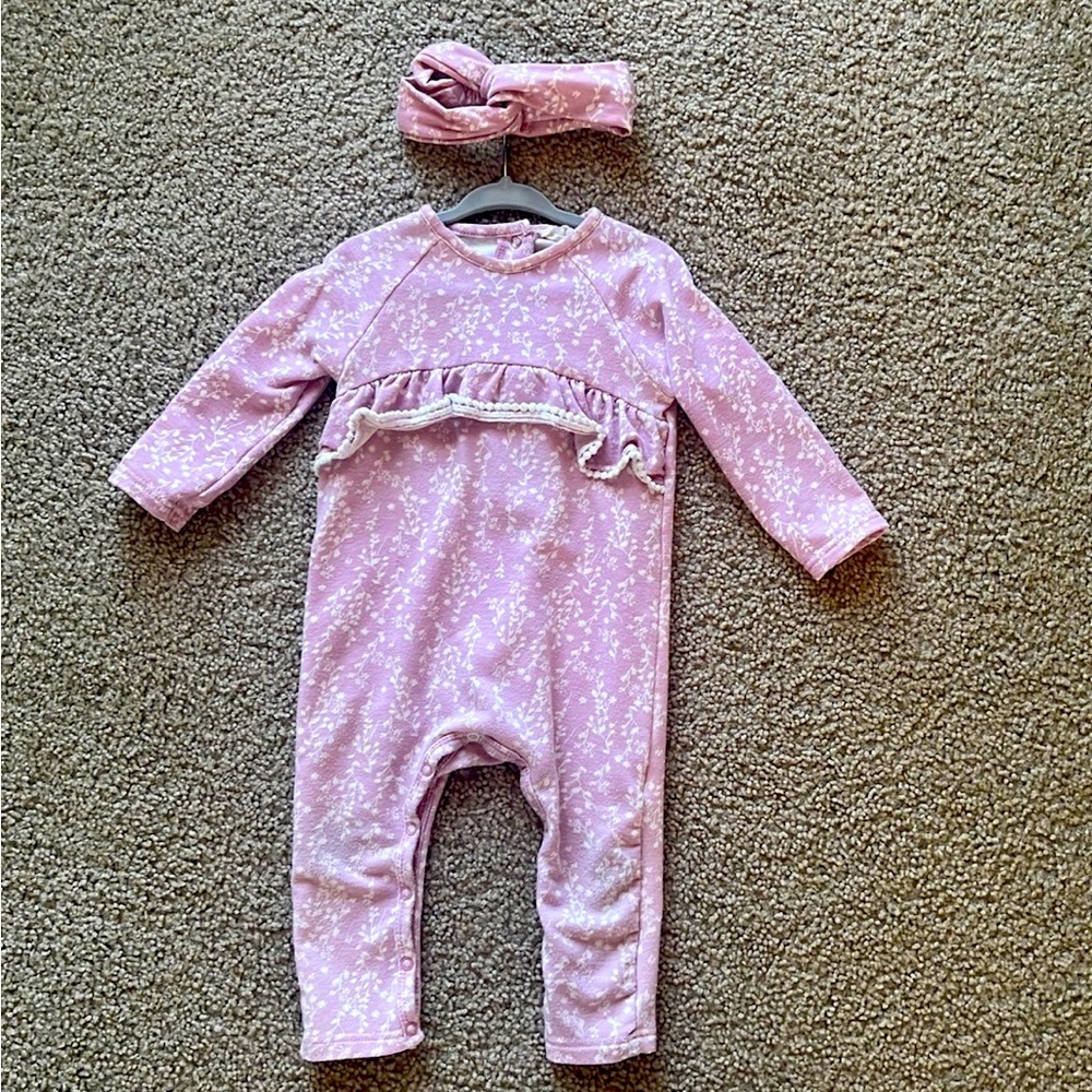 Baby girl outfit with bow